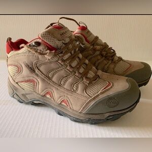 Mountrek Mountain Gear Hiking Boots - Tan and Red ladies size 8